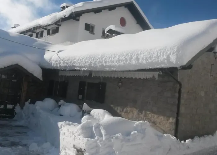 Rifugio C. Tassara Hotel *