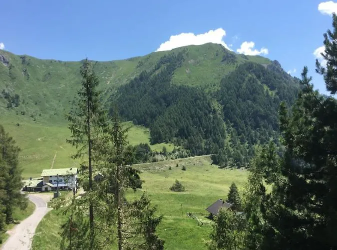 Rifugio C. Tassara Hotel *